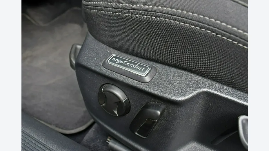 VOLKSWAGEN Passat -