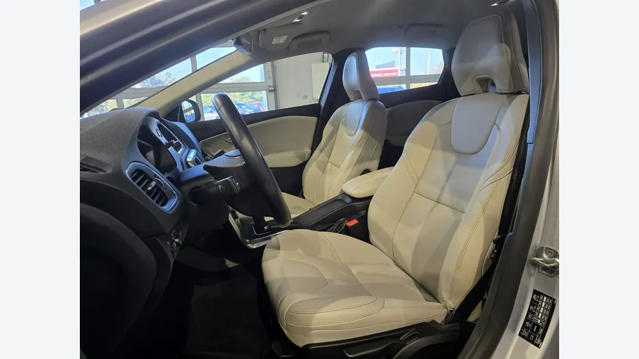 VOLVO V40 -