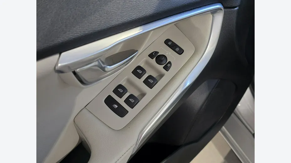 VOLVO V40 -