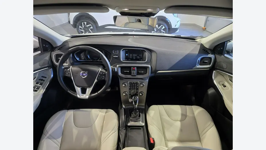VOLVO V40 -