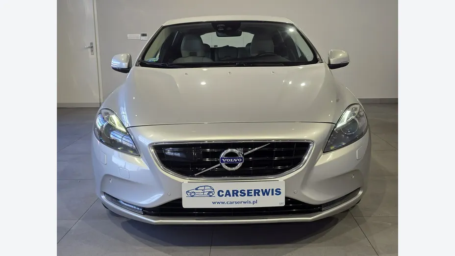 VOLVO V40 -