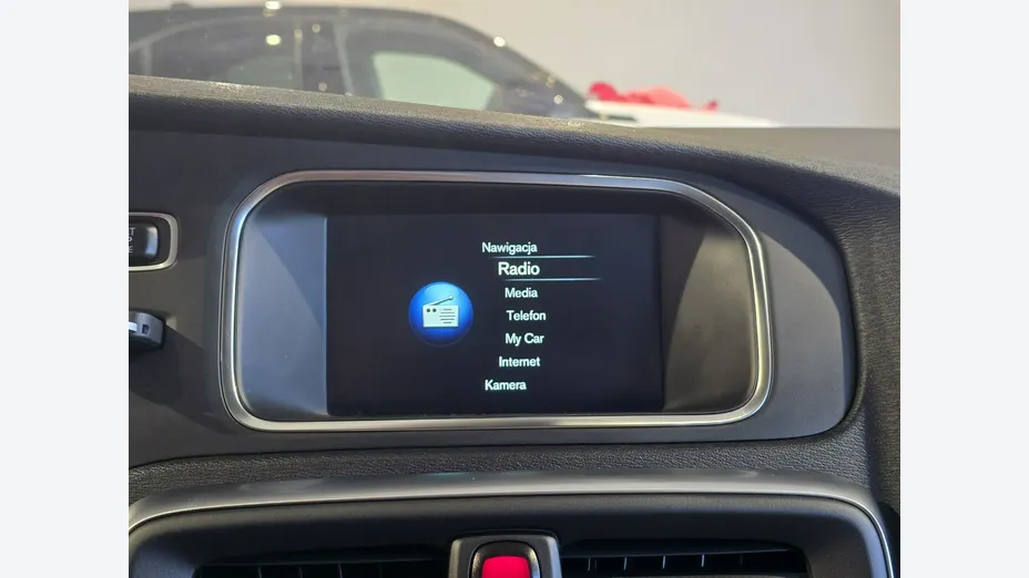 VOLVO V40 -