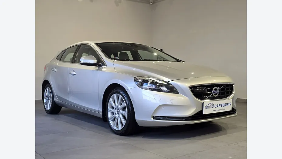 VOLVO V40 -