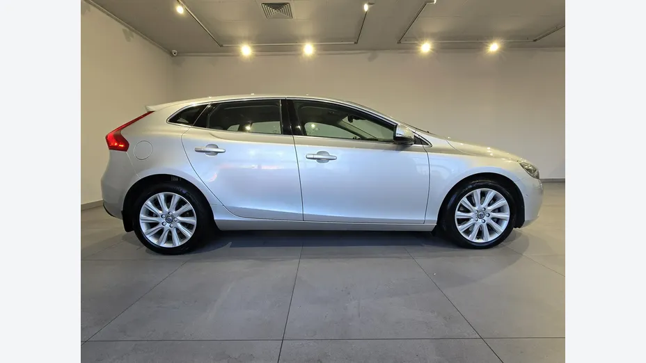 VOLVO V40 -