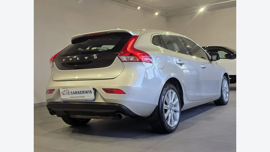 VOLVO V40 -