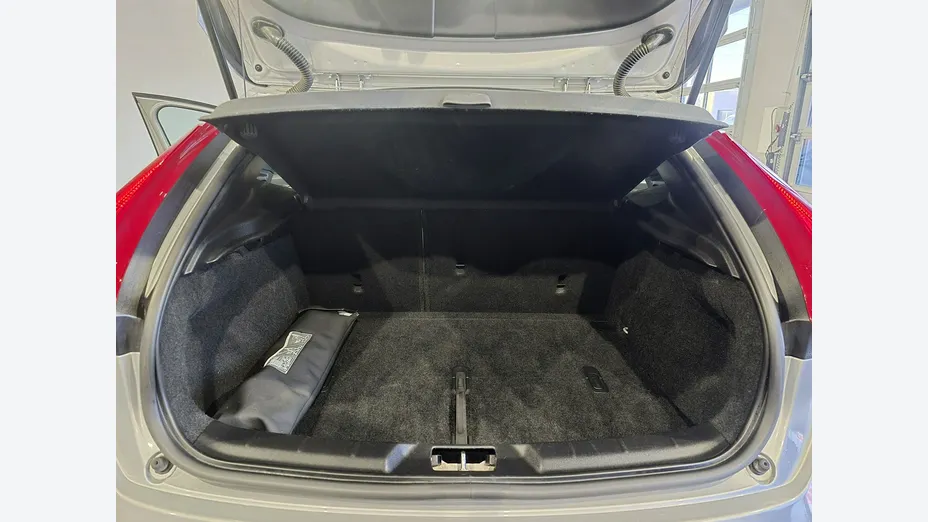 VOLVO V40 -