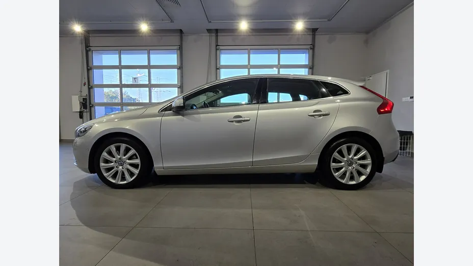 VOLVO V40 -
