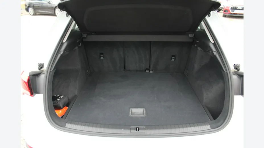 AUDI Q3 -