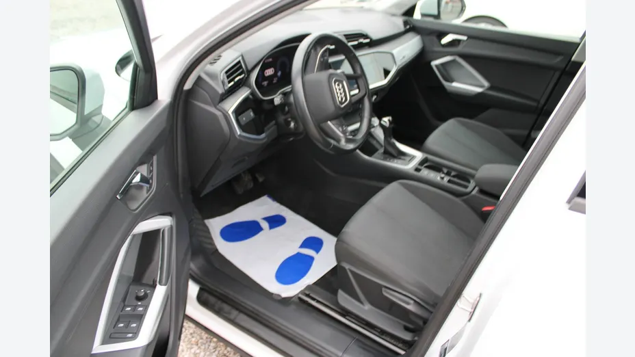 AUDI Q3 -