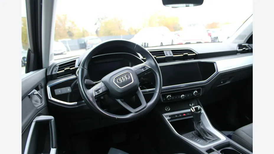 AUDI Q3 -