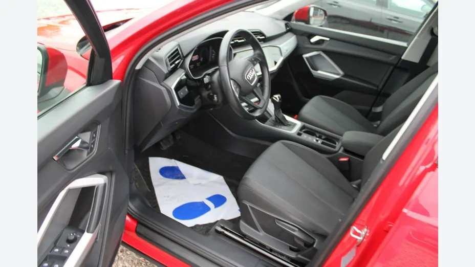 AUDI Q3 -