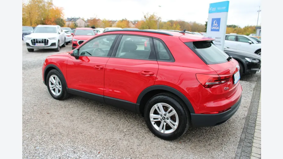 AUDI Q3 -