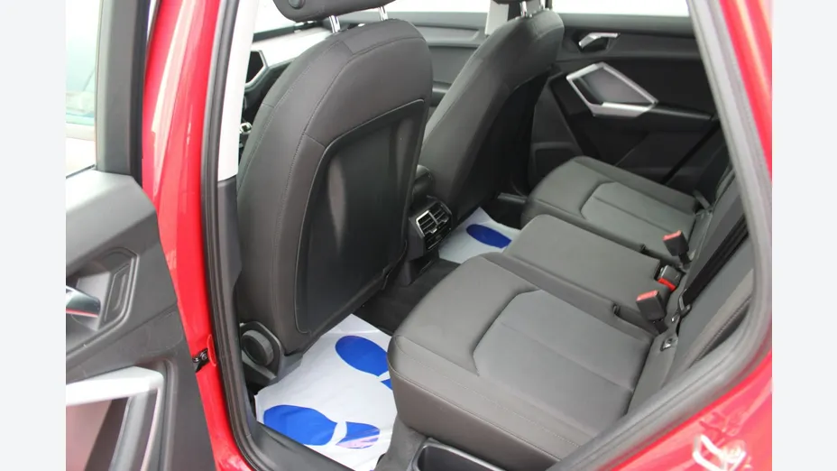 AUDI Q3 -