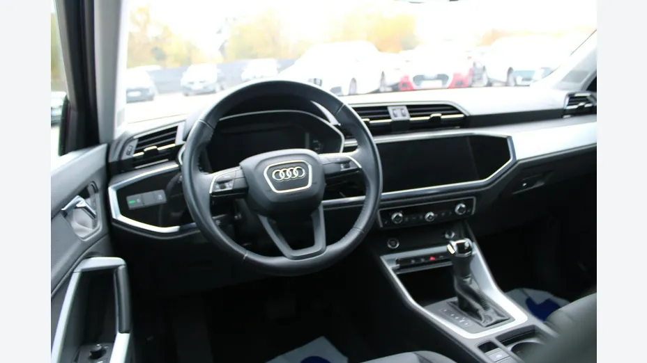 AUDI Q3 -