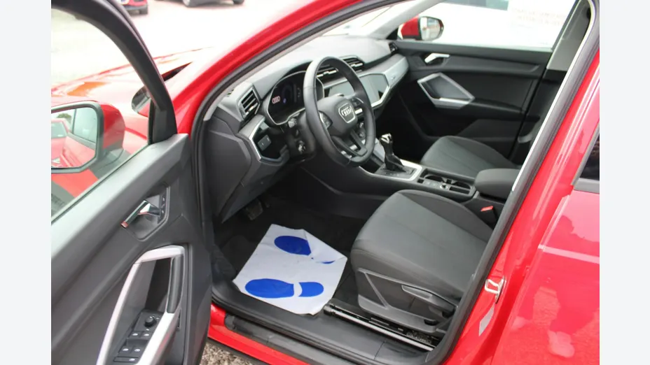 AUDI Q3 -