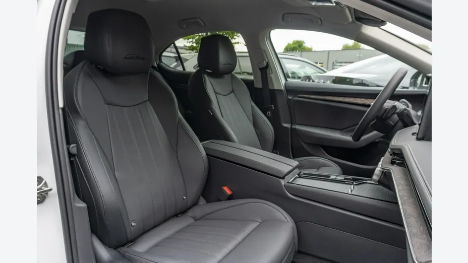 SKODA Superb -