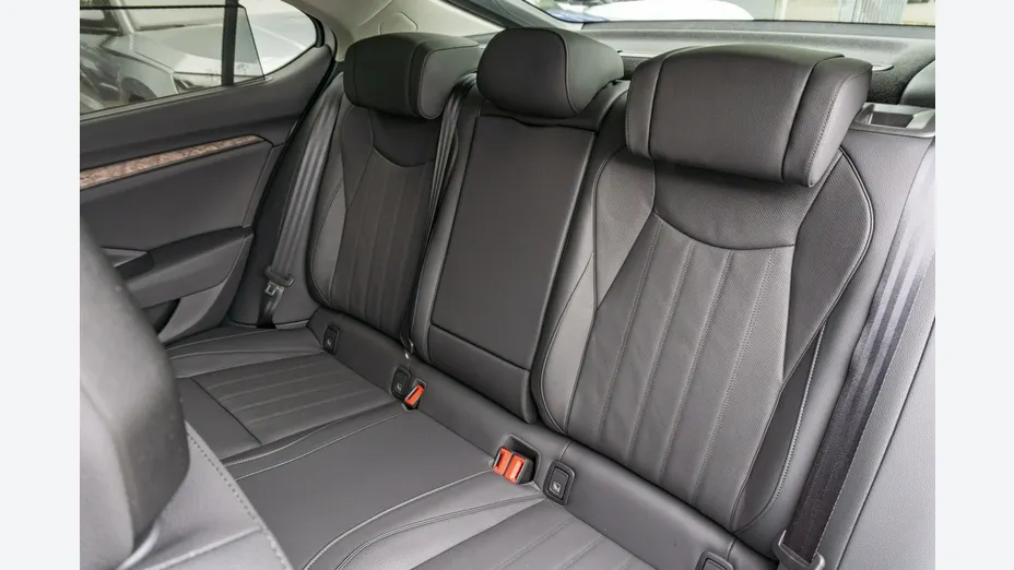SKODA Superb -