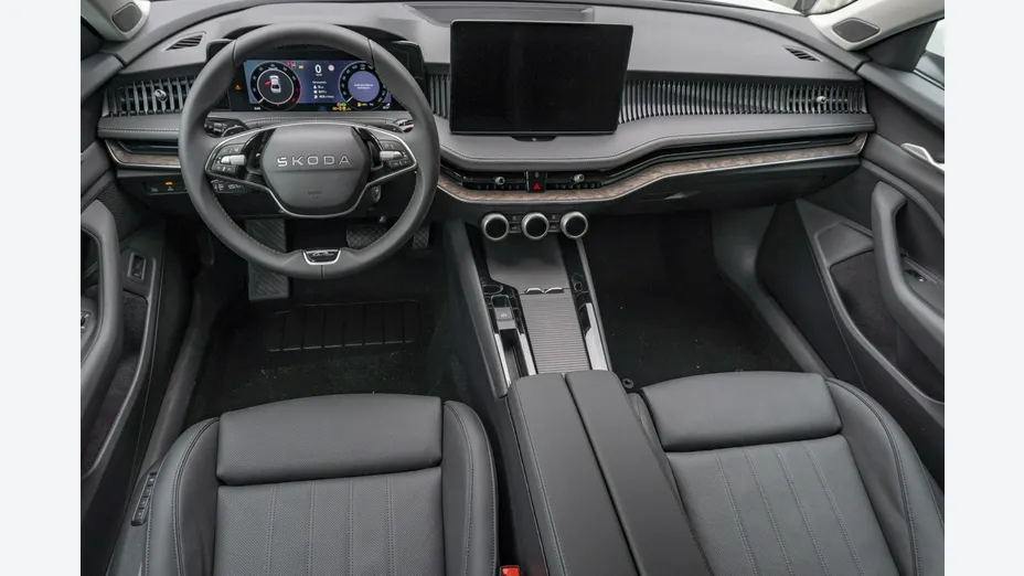 SKODA Superb -