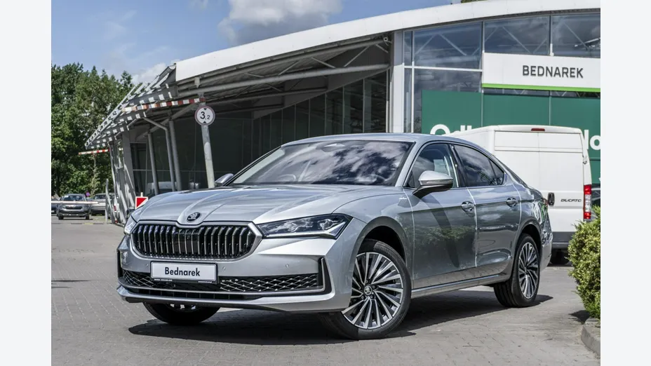 SKODA Superb -