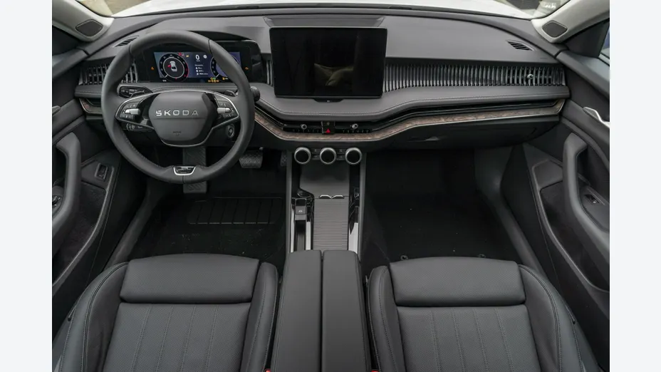 SKODA Superb -