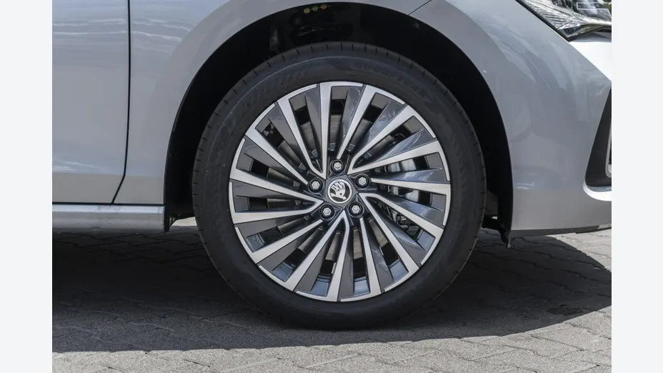 SKODA Superb -