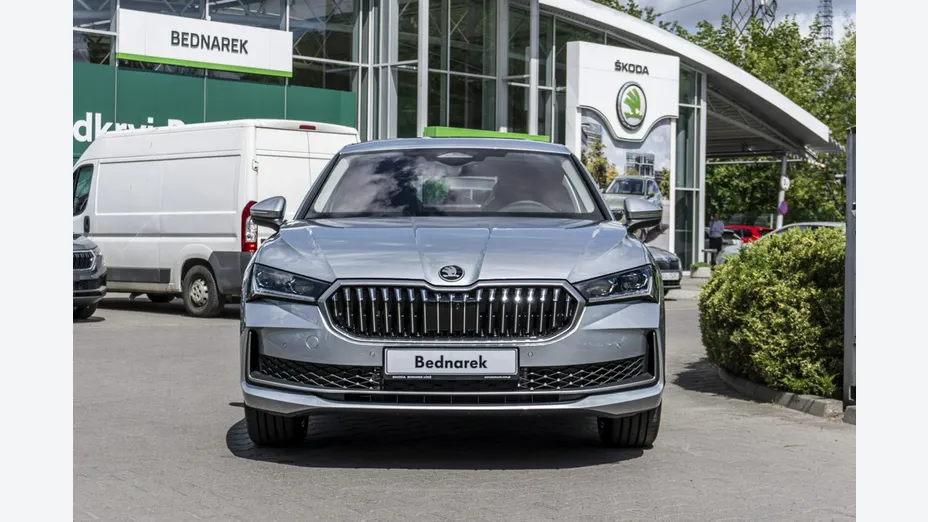 SKODA Superb -