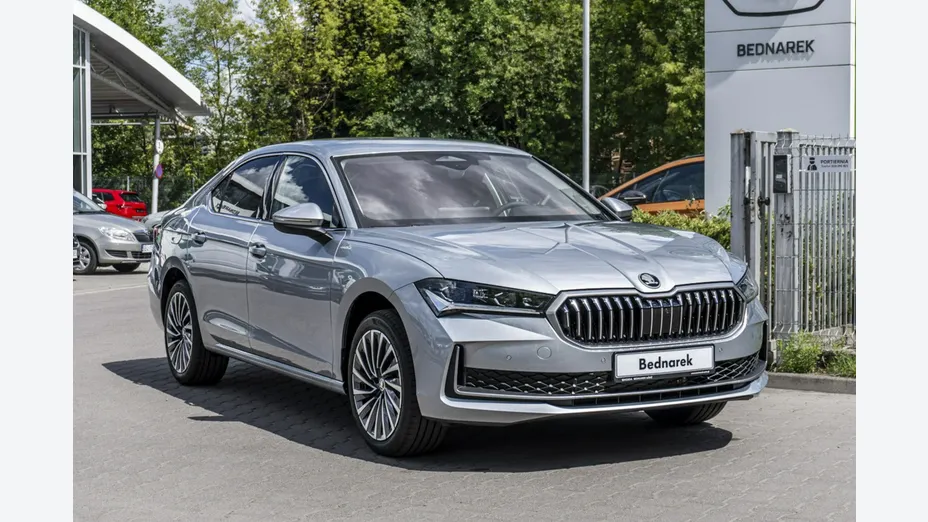 SKODA Superb -