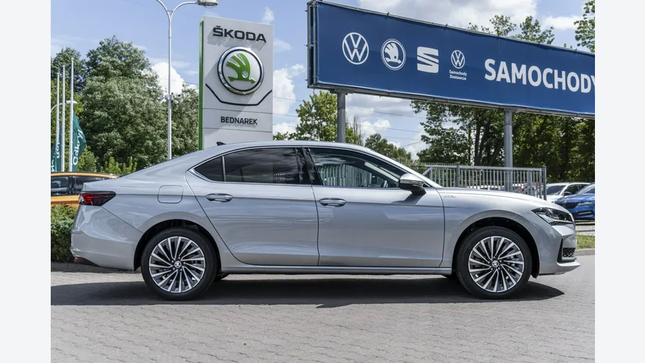 SKODA Superb -