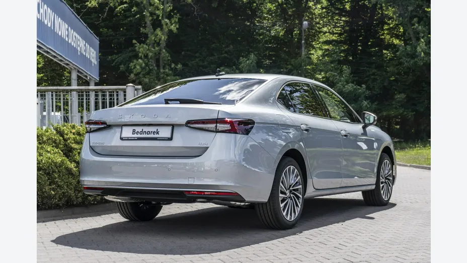 SKODA Superb -