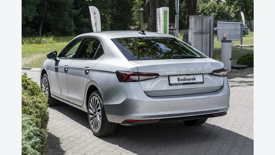 SKODA Superb -