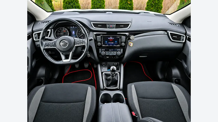 NISSAN Qashqai -