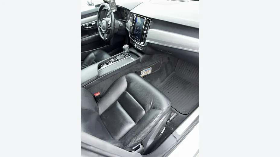 VOLVO V90 -