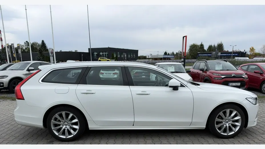 VOLVO V90 -