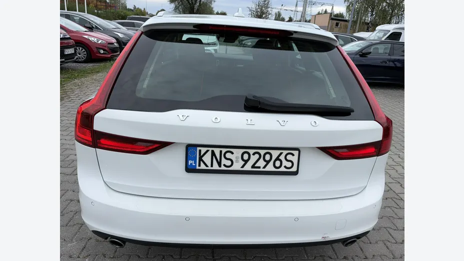 VOLVO V90 -