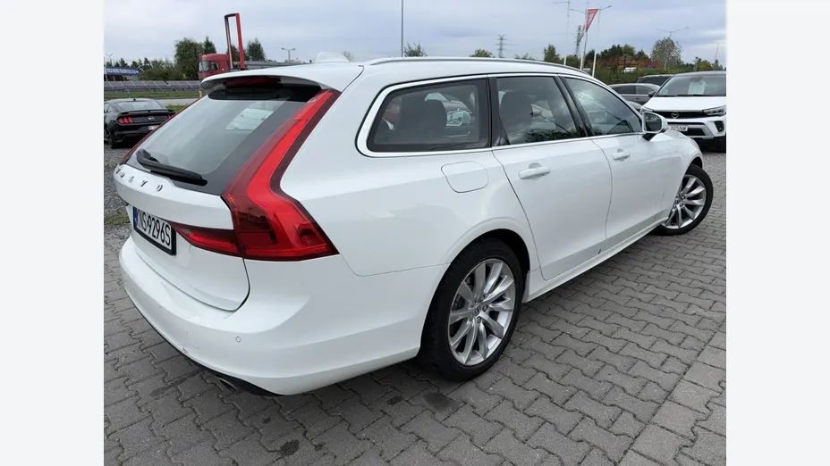 VOLVO V90 -