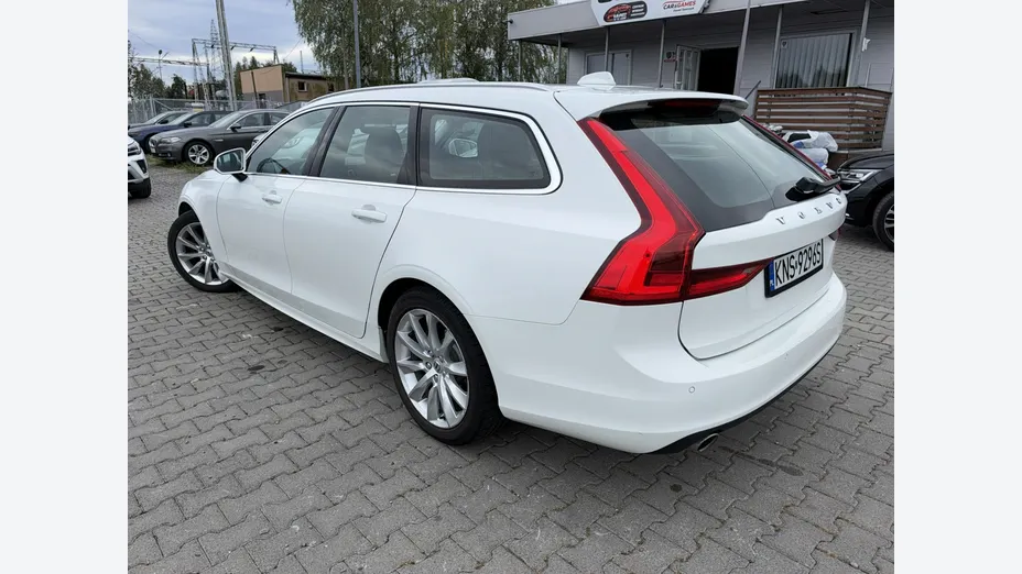 VOLVO V90 -