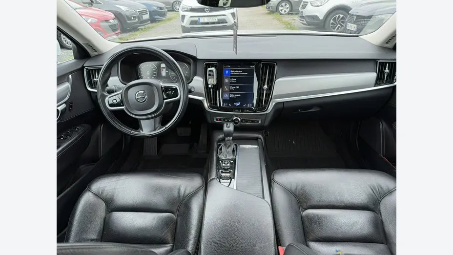 VOLVO V90 -