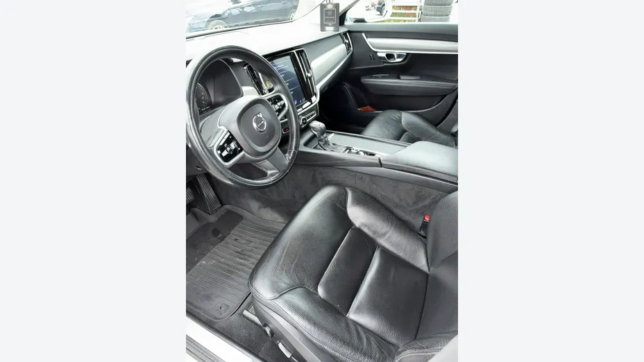 VOLVO V90 -