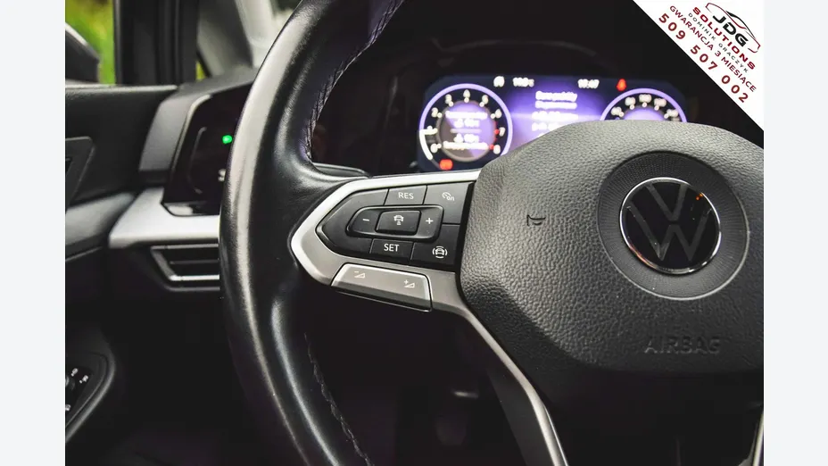VOLKSWAGEN Golf -