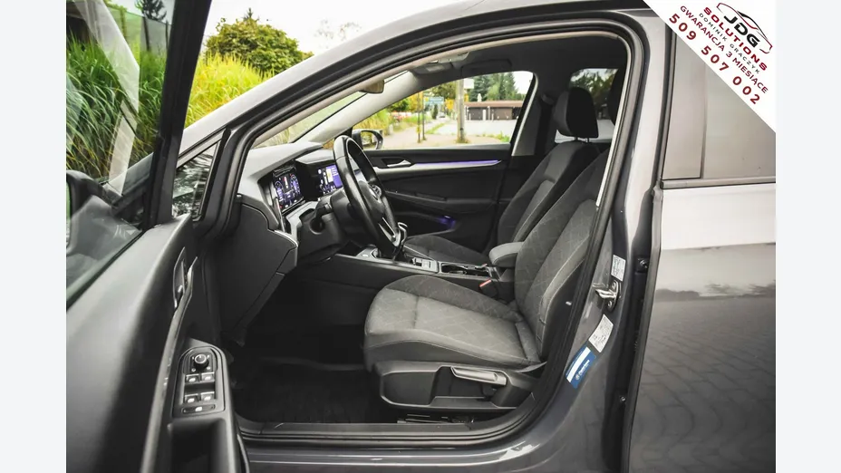 VOLKSWAGEN Golf -