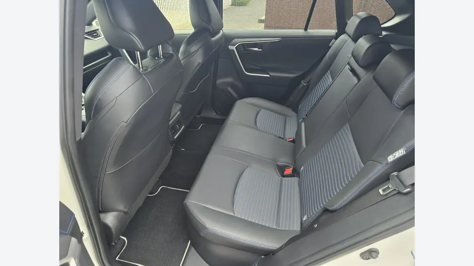 TOYOTA RAV4 -