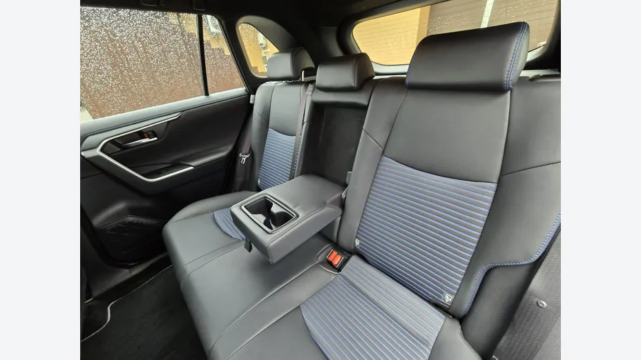 TOYOTA RAV4 -