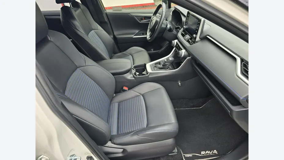TOYOTA RAV4 -