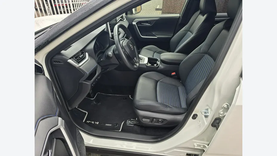 TOYOTA RAV4 -