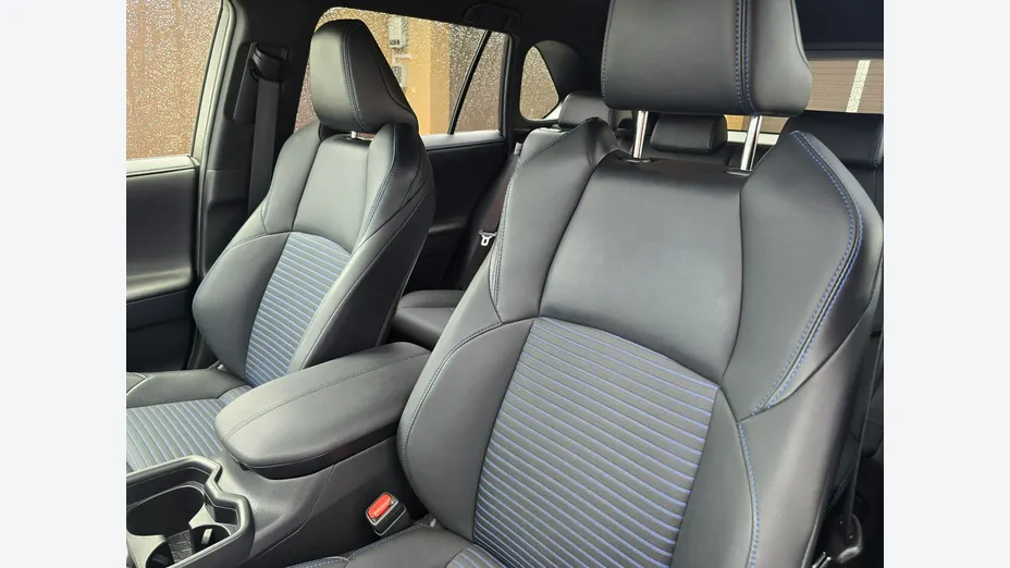 TOYOTA RAV4 -