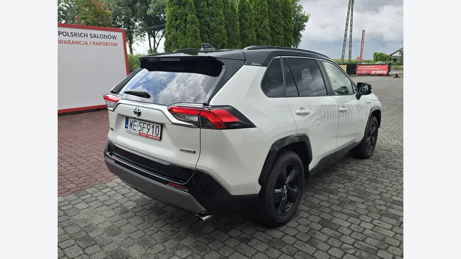 TOYOTA RAV4 -