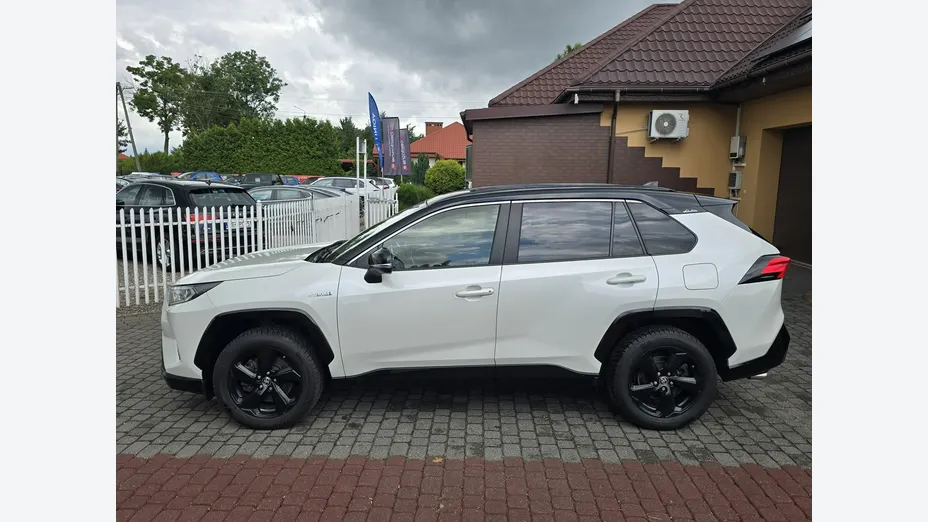 TOYOTA RAV4 -