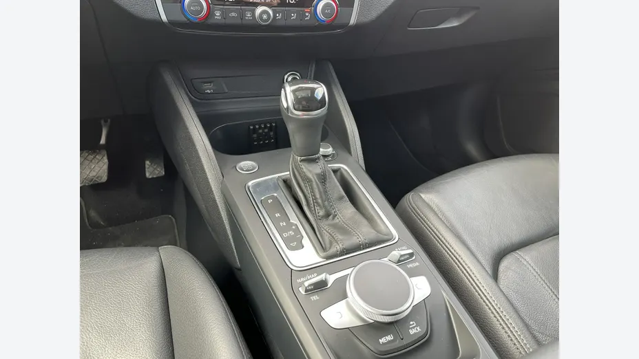AUDI Q2 -