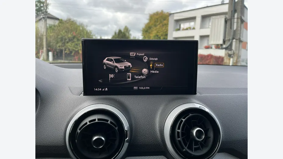 AUDI Q2 -