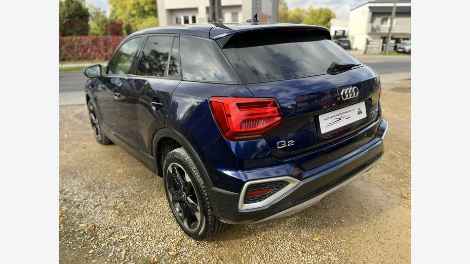 AUDI Q2 -